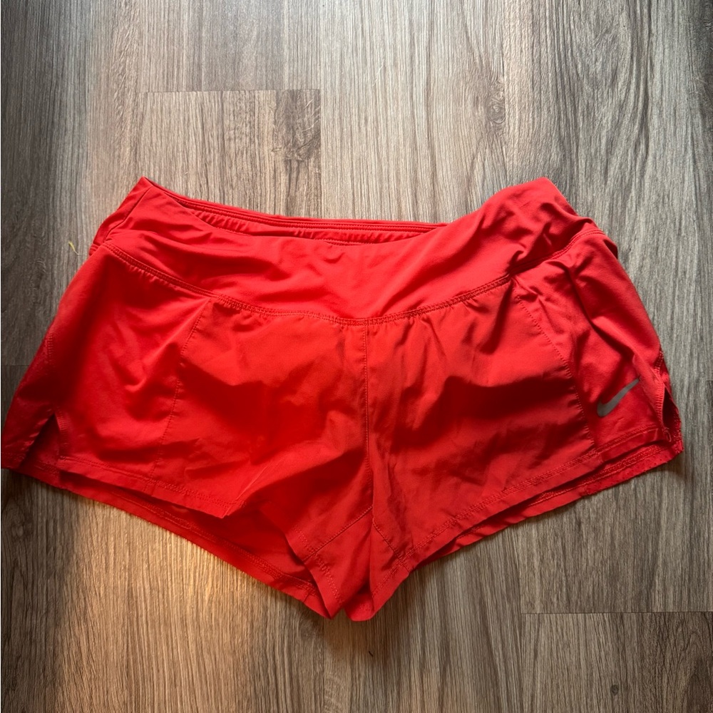 Nike Dri-Fit Shorts Red M